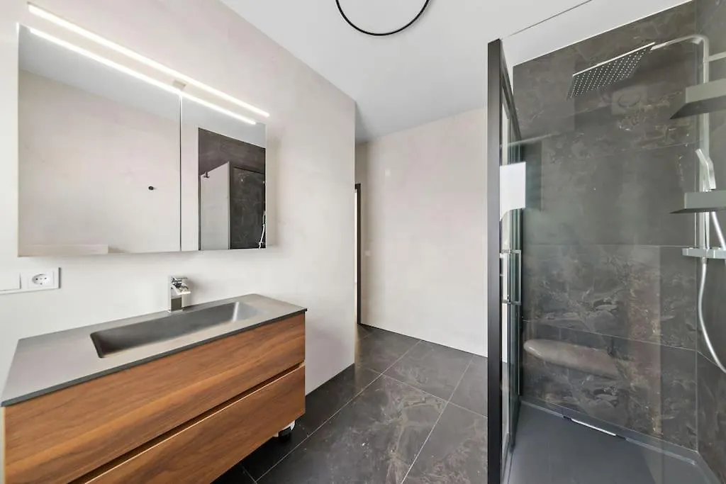 Villa66 - Private Bedroom 6 - Shared Kitchen Livange Apartment